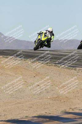 media/Dec-01-2025-Moto Forza (Mon) [[2daa91e15f]]/2-Intermediate Group/Session 2 (Turns 9 and 10)/